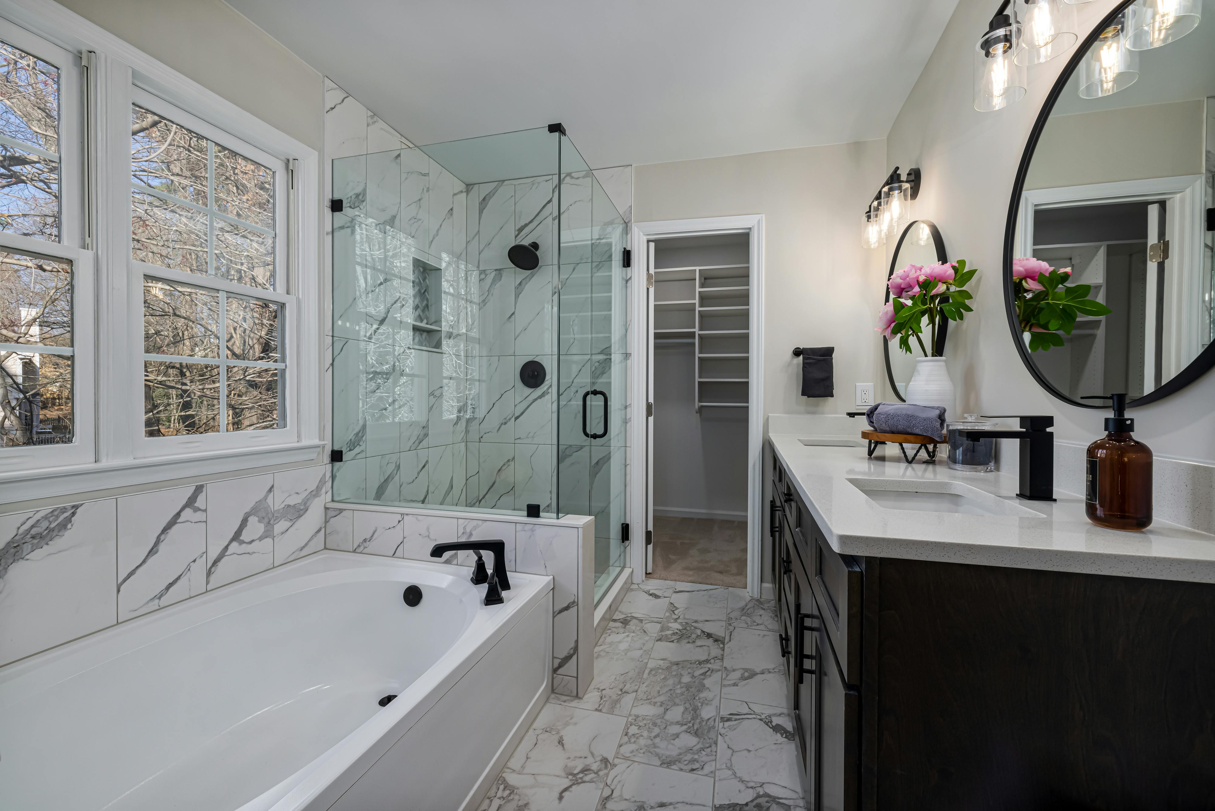 Custom residential glass fabrication and installation.